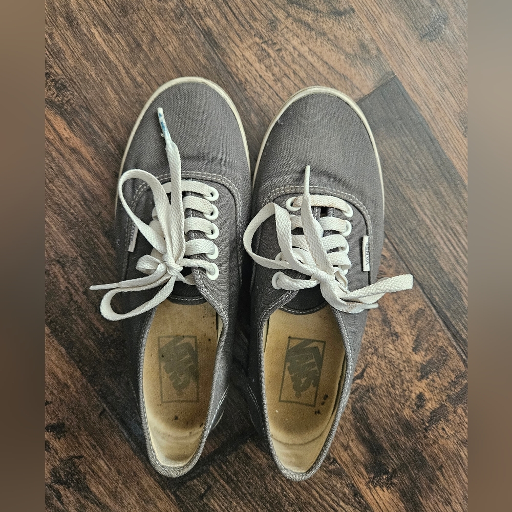 Vans - Picture 2 of 6